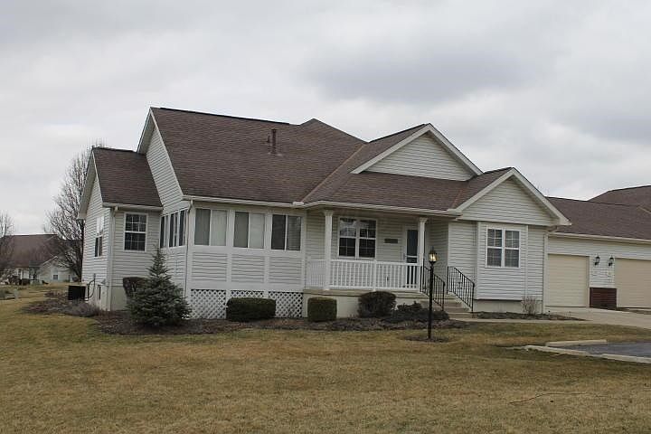1st image of 10 Fairway Dr