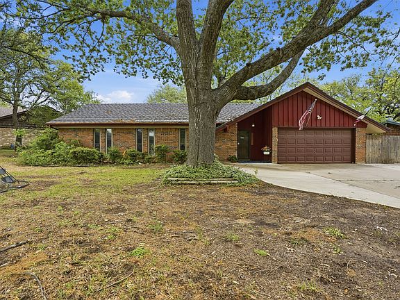 3rd image of 1233 Greenbriar Ln