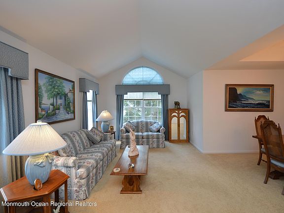 4th image of 2744 Meadow Lake Dr