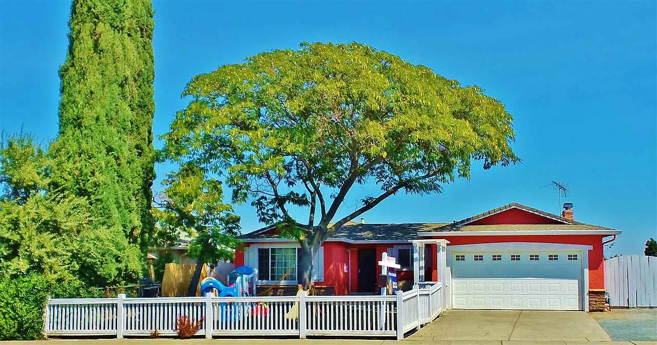 186 Alvarado Ave photo 1