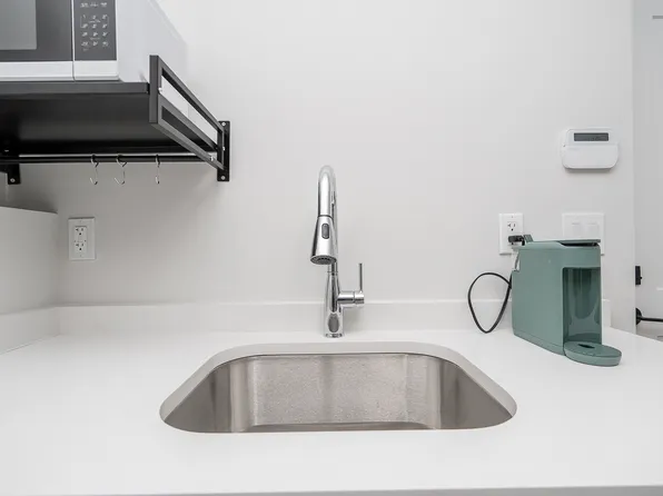 8090 Selkirk St #Basement, Vancouver, BC V6P 4G7