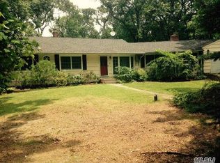 15 Triangle Dr, Setauket, NY 11733