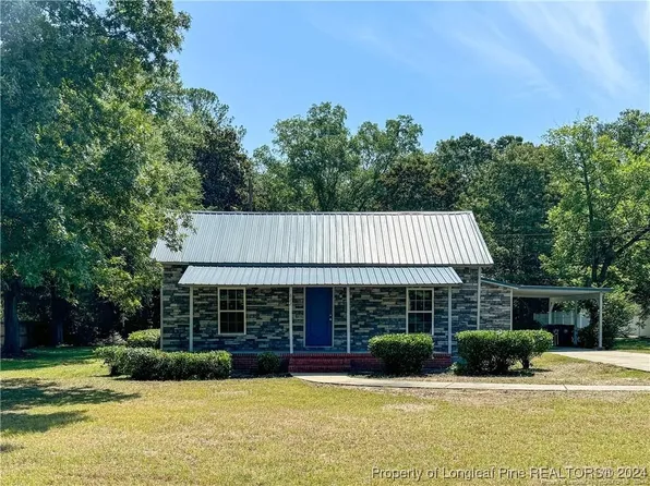 822 N Main St, Raeford, NC 28376