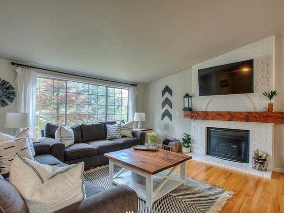 4th image of 3018 23rd Avenue Ct SE