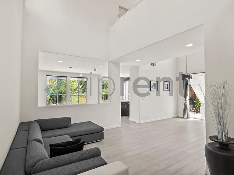 5215 Manderston Dr — Photo 5