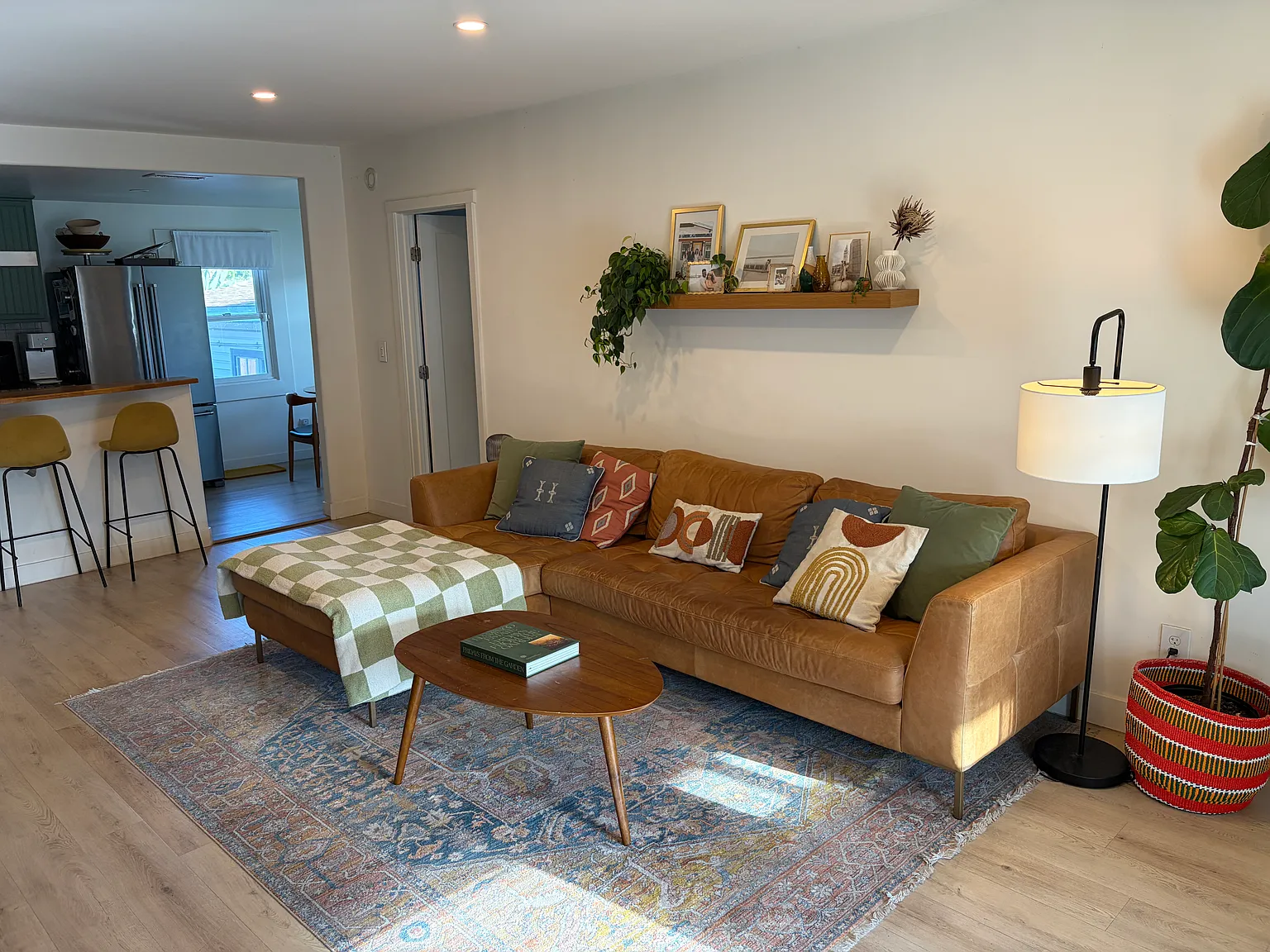 3 bed, 1100 sqft, $3,950 — Photo 3