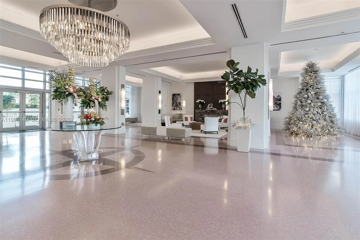 Building Photo - 3737 Collins Ave #S-203