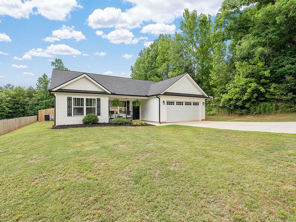 1st image of 69 Pine Dr