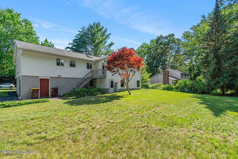 3rd image of 19 Teakwood Drive
