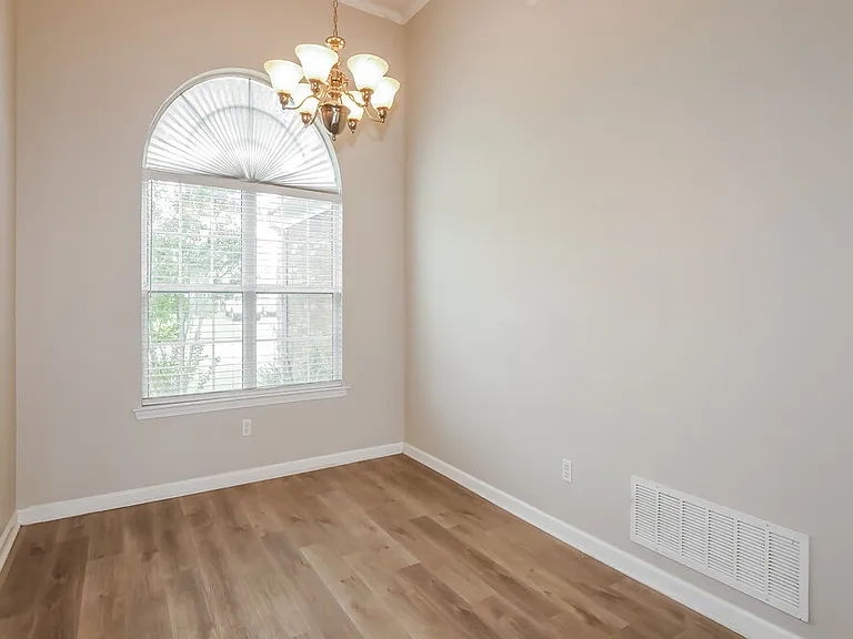 80 Tate Dr — Photo 7