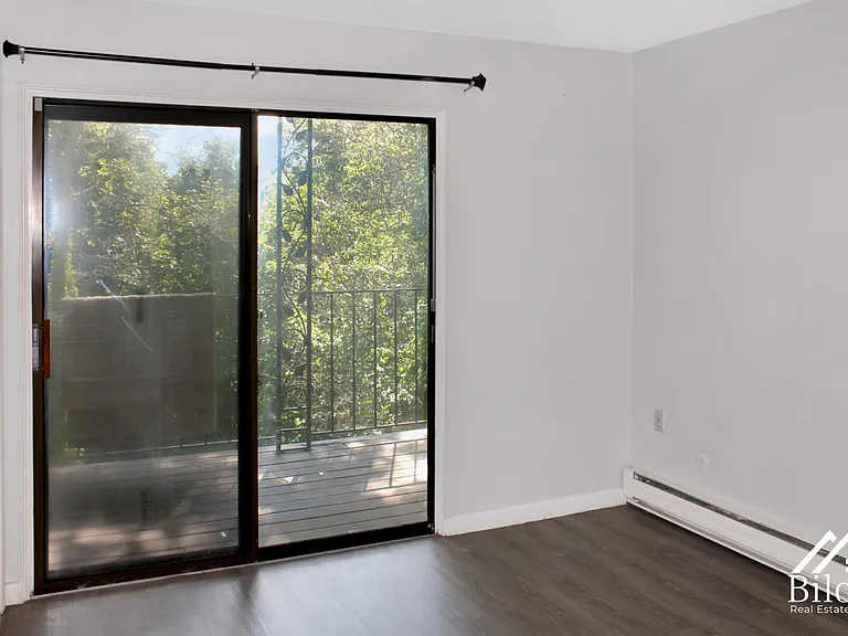 242 Waterman Avenue — Photo 52