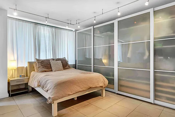 Rented by Sphere RE | media 10