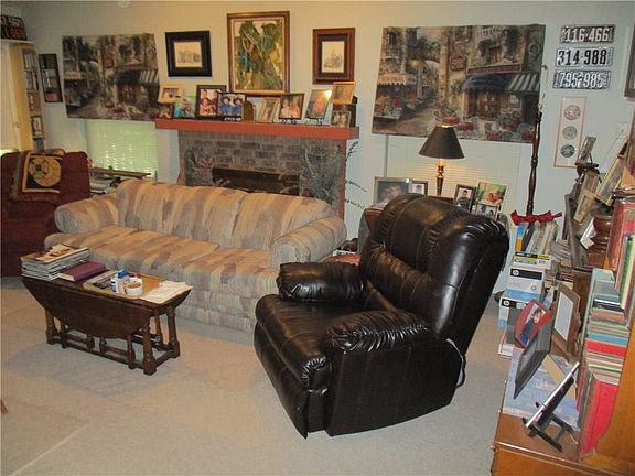 3rd image of 3935 Queens Ct