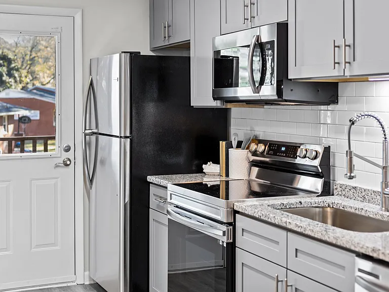 West Oak Apartments — Photo 18
