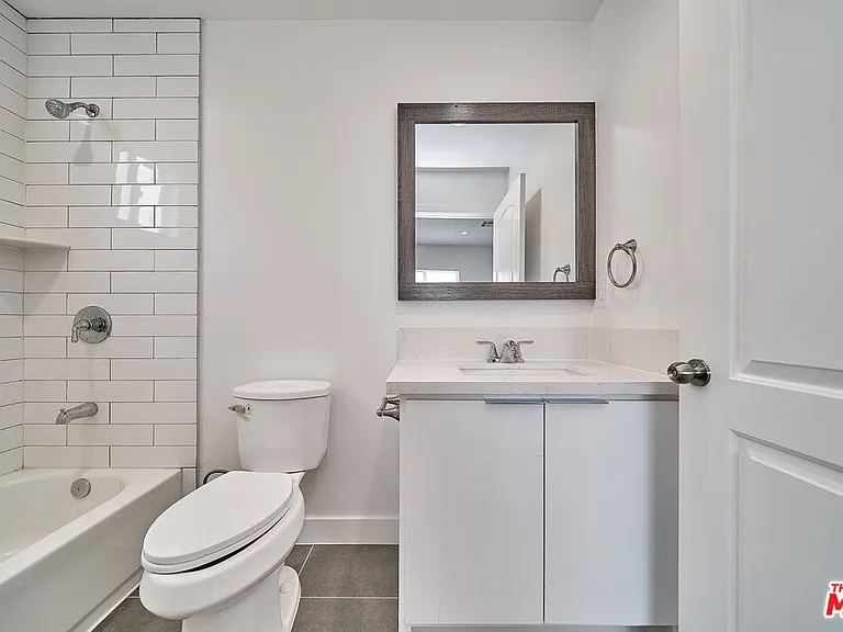 601 1/2 W 41st Pl — Photo 26