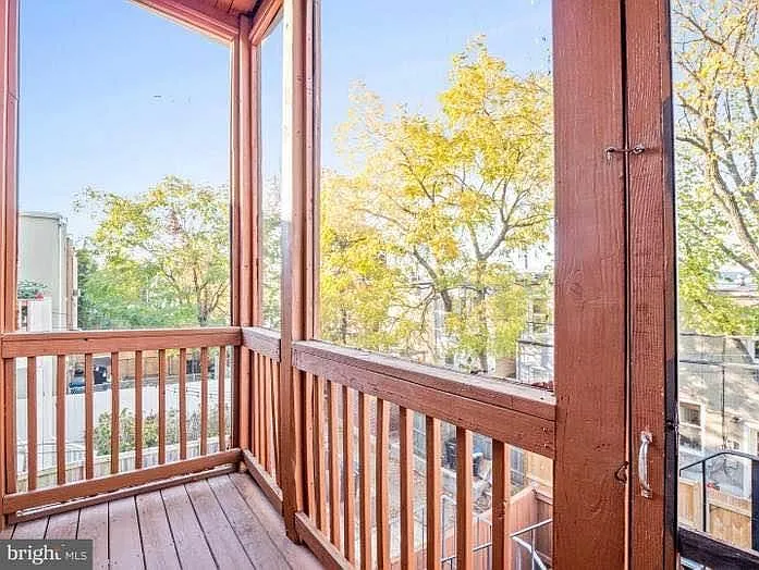 1332 E St NE — Photo 11