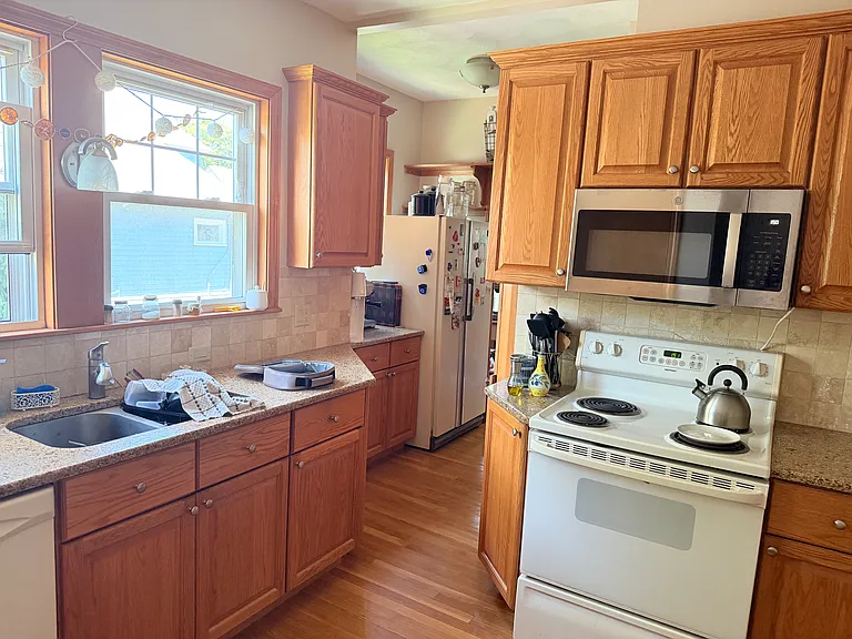 21 Spruce St #2 — Photo 16