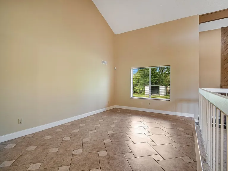 110 N Deerwood Ave — Photo 5