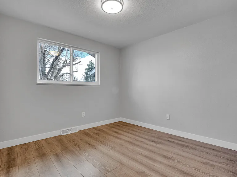 1537 S Jamaica St — Photo 35