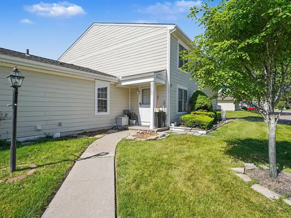 39762 Village Wood Cir, Novi, MI 48375