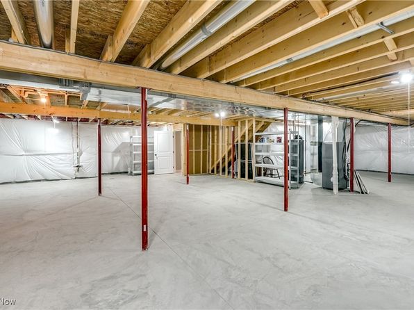 921 Cabot Dr, Canal Fulton, OH 44614