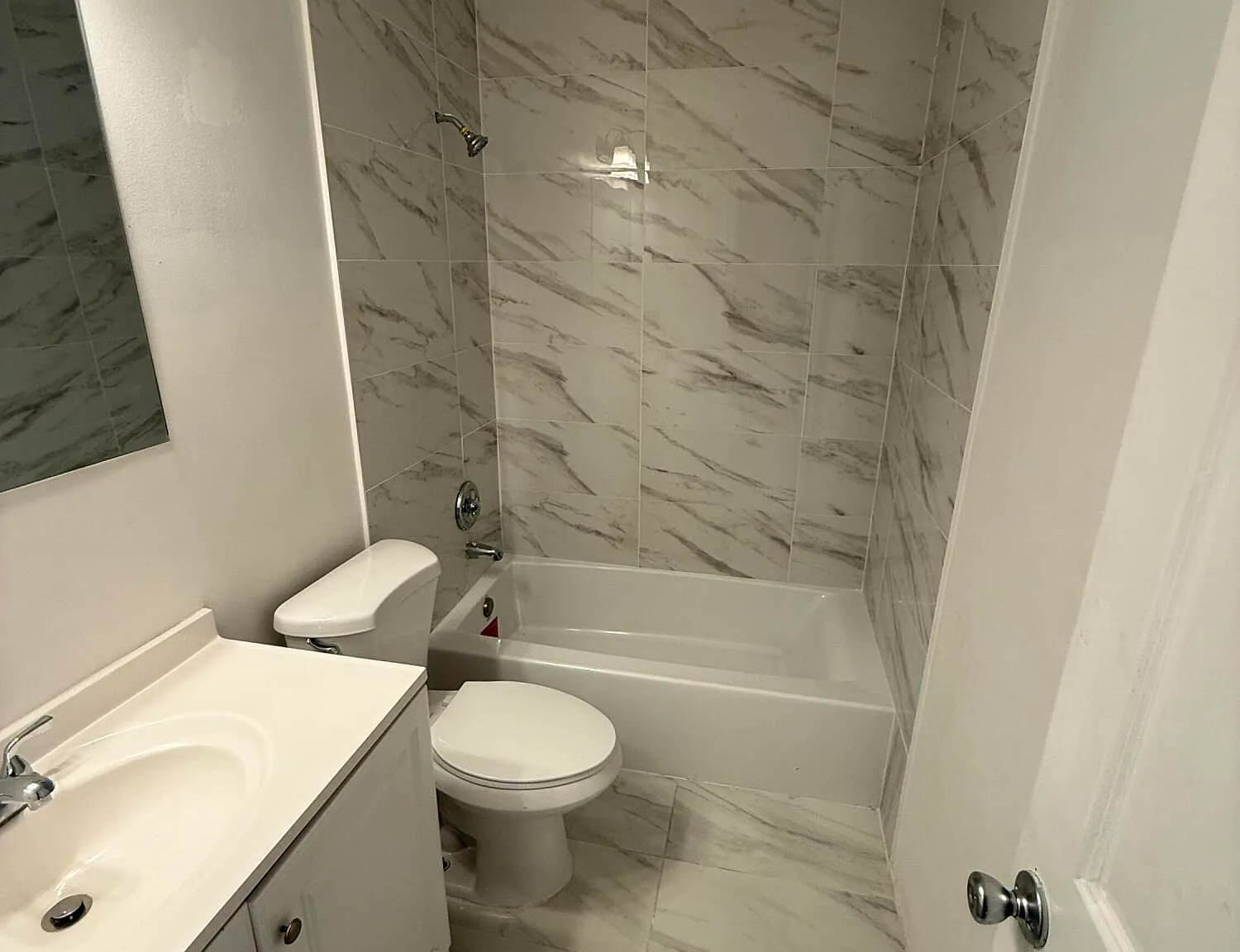 3 bed, 2.0 bath, 1200 sqft, $2,400 — Photo 4