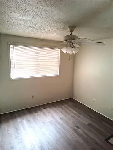 1 bed, 1.0 bath, 380 sqft, $950 — Photo 2