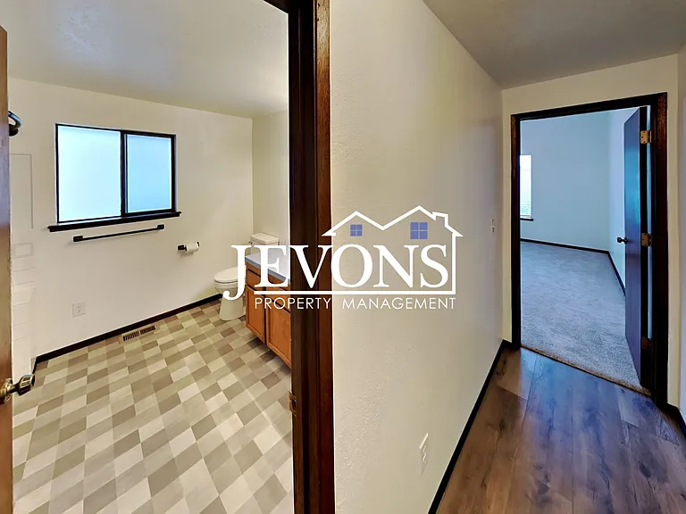 1202 S 39th Ave — Photo 16