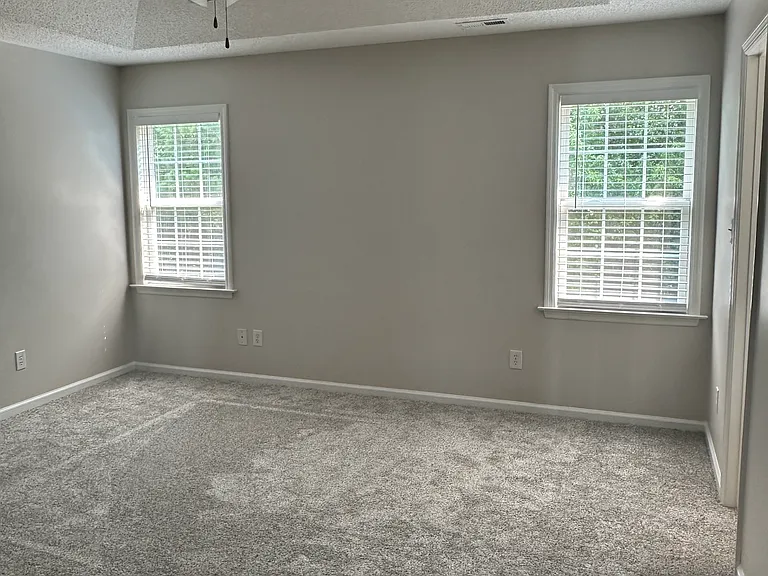 421 Holly Ln — Photo 17