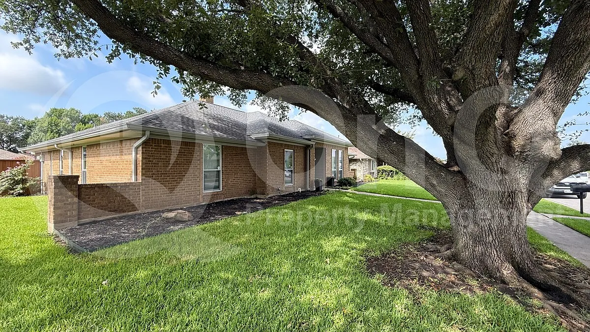 3 bed, 2.5 bath, 2225 sqft, $2,950 — Photo 2