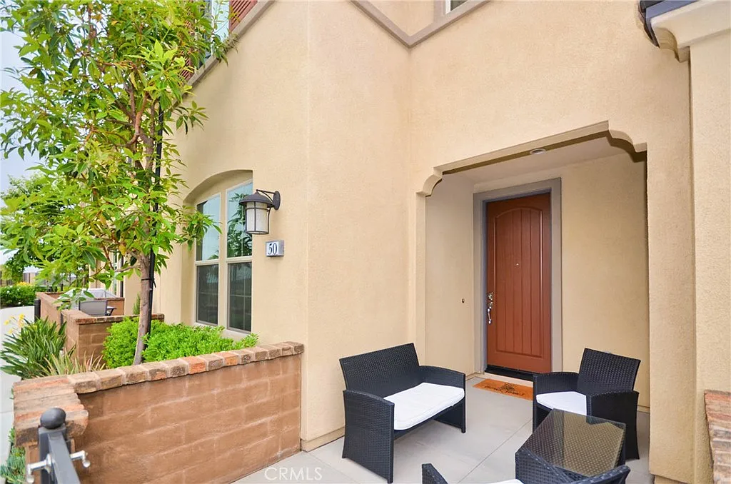 3 bed, 2.5 bath, 1563 sqft, $4,000 — Photo 3