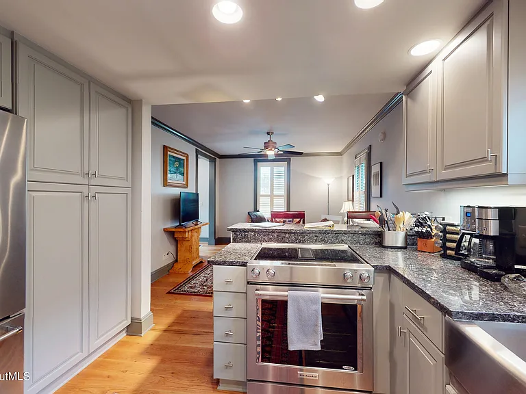 800 Howe St #A — Photo 11