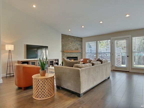 4th image of 225 Bowe Dr