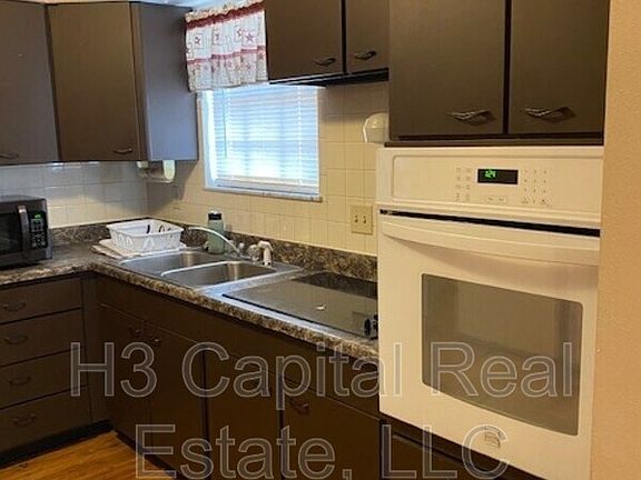 3rd image of 3006 Yale Dr