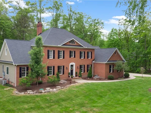 11665 Ascot Ln, Chagrin Falls, OH 44023