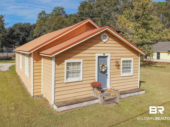 1104 S Walnut St, Loxley, AL 36551