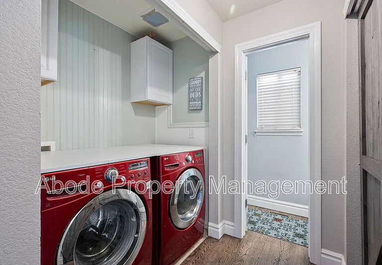 2214 Andrews St — Photo 16