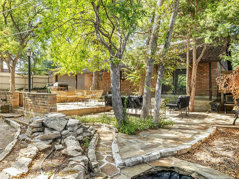 1100 Wayland Dr — Photo 24