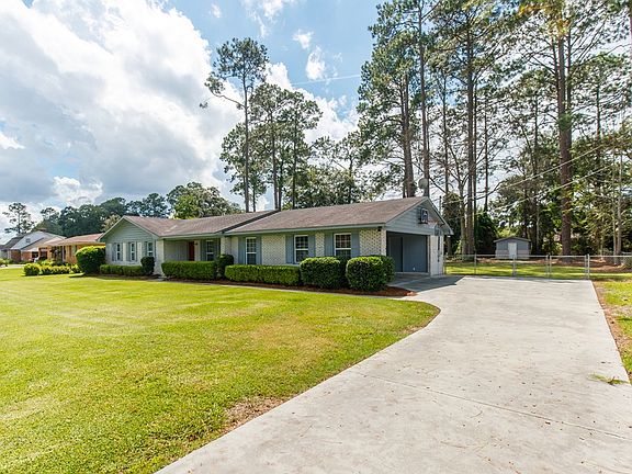 3rd image of 3033 Academy Dr