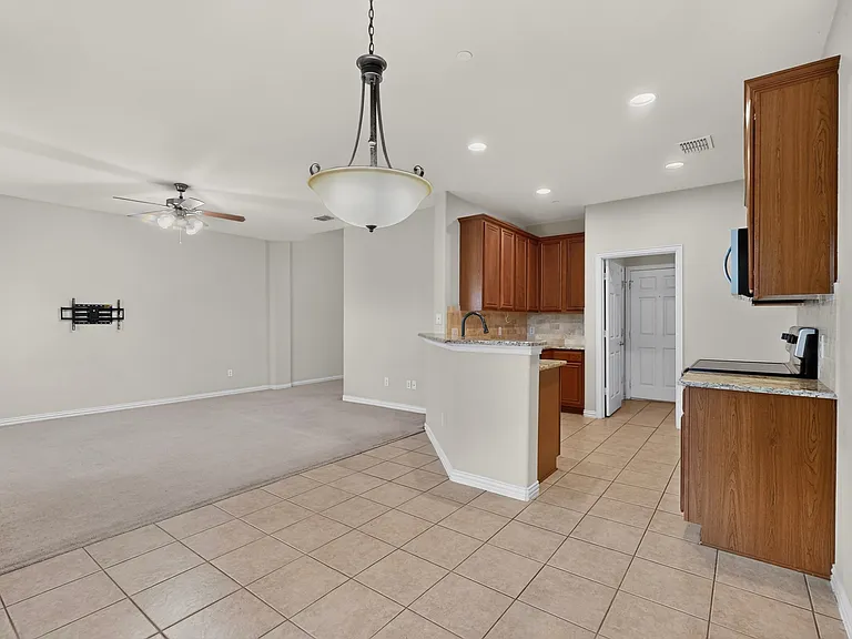 8712 San Bernard St — Photo 10