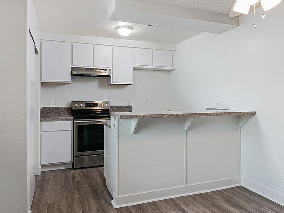 3rd image of 611 Avenue Del Platino