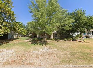307 E 2nd St, Stroud, OK 74079