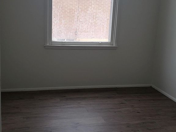 4th image of 527 Holbrook Dr