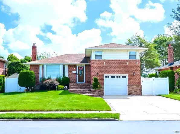 104 Beverly Place, Levittown, NY 11756