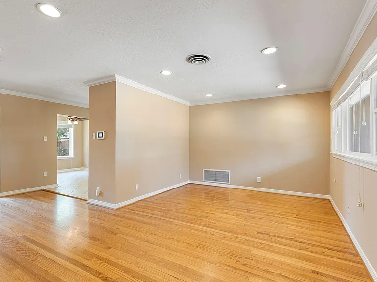 1802 Turnpike Rd — Photo 5
