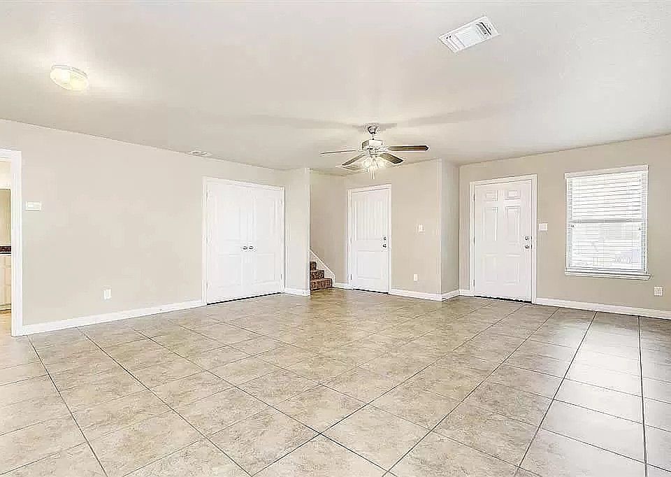1st image of 902 Twine St