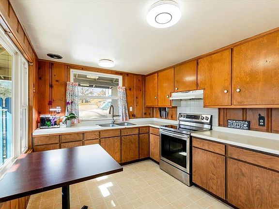 5th image of 402 Greenhorn Rd