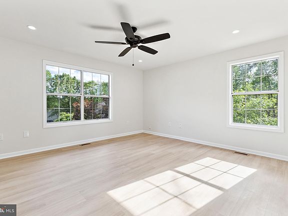 3rd image of 9 Willingham Ct