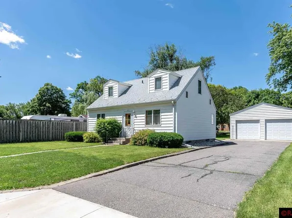 517 S Hunt St, Lake Crystal, MN 56055