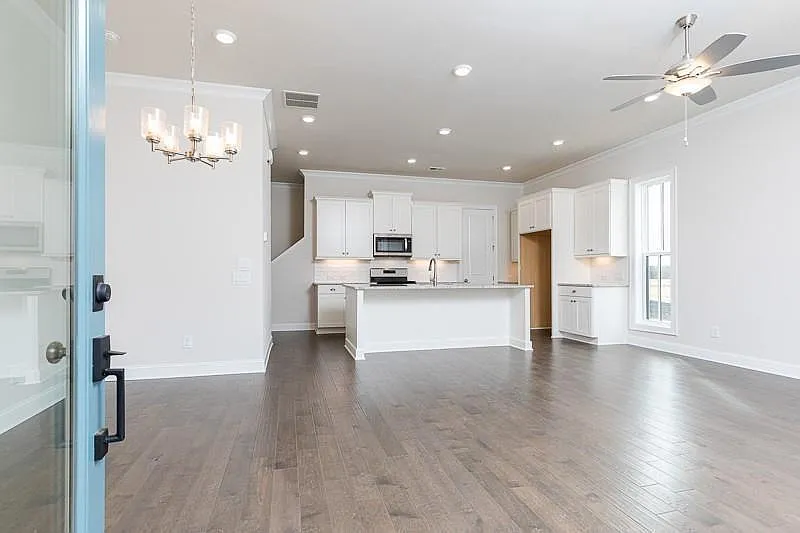 3 bed, 2.5 bath, 2064 sqft, $2,700 — Photo 2
